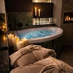 Lodge Wellness Tuin - Ultieme Partner Beleving - St Hubertus Met Indoor Jacuzzi, Openhaard, Prive Hottub En Prive Sauna In Jachthut Stijl - Gratis Fles Prosecco & Leuke Partner Connect Box ! *
