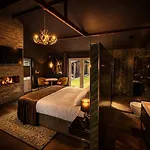 Lodge Wellness Tuin - Ultieme Partner Beleving - St Hubertus Met Indoor Jacuzzi, Openhaard, Prive Hottub En Prive Sauna In Jachthut Stijl - Gratis Fles Prosecco & Leuke Partner Connect Box !