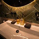 Wellness Tuin - Ultieme Partner Beleving - St Hubertus Met Indoor Jacuzzi, Openhaard, Prive Hottub En Prive Sauna In Jachthut Stijl - Gratis Fles Prosecco & Leuke Partner Connect Box !