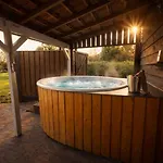 Wellness Tuin - Ultieme Partner Beleving - St Hubertus Met Indoor Jacuzzi, Openhaard, Prive Hottub En Prive Sauna In Jachthut Stijl - Gratis Fles Prosecco & Leuke Partner Connect Box ! Horst