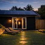 Lodge Wellness Tuin - Ultieme Partner Beleving - St Hubertus Met Indoor Jacuzzi, Openhaard, Prive Hottub En Prive Sauna In Jachthut Stijl - Gratis Fles Prosecco & Leuke Partner Connect Box ! Horst