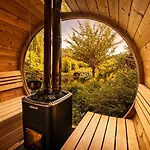 Lodge Wellness Tuin - Ultieme Partner Beleving - St Hubertus Met Indoor Jacuzzi, Openhaard, Prive Hottub En Prive Sauna In Jachthut Stijl - Gratis Fles Prosecco & Leuke Partner Connect Box ! *