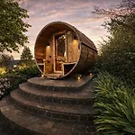 Wellness Tuin Horst Noord Limburg - Suite Met Indoor Jacuzzi, Openhaard, Prive Hottub En Prive Sauna In Jachthut Stijl - Gratis Fles Prosecco & Leuke Partner Connect Box ! - Ultieme Partner Beleving Jaktstuga