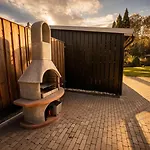 Lodge Wellness Tuin - Ultieme Partner Beleving - St Hubertus Met Indoor Jacuzzi, Openhaard, Prive Hottub En Prive Sauna In Jachthut Stijl - Gratis Fles Prosecco & Leuke Partner Connect Box !