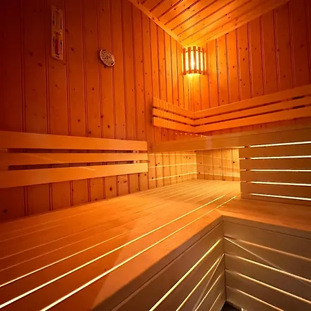 Wellness Tuin - Ultieme Partner Beleving - St Hubertus Met Jacuzzi ,openhaard, Prive Hottub En Prive Sauna In Jachthut Stijl Horst
