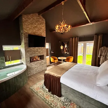 Wellness Tuin - Ultieme Partner Beleving - St Hubertus Met Jacuzzi ,openhaard, Prive Hottub En Prive Sauna In Jachthut Stijl *