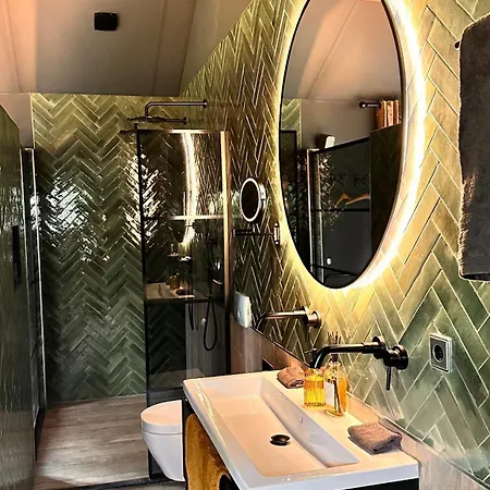 Wellness Tuin - Ultieme Partner Beleving - St Hubertus Met Jacuzzi ,openhaard, Prive Hottub En Prive Sauna In Jachthut Stijl Lodge *