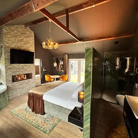 Wellness Tuin - Ultieme Partner Beleving - St Hubertus Met Jacuzzi ,openhaard, Prive Hottub En Prive Sauna In Jachthut Stijl Lodge Horst