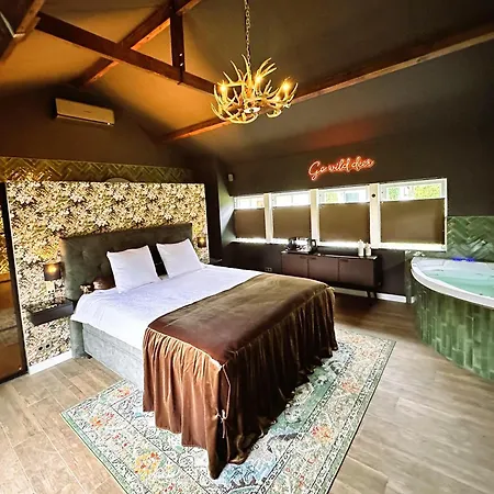 Wellness Tuin - Ultieme Partner Beleving - St Hubertus Met Jacuzzi ,openhaard, Prive Hottub En Prive Sauna In Jachthut Stijl Lodge *