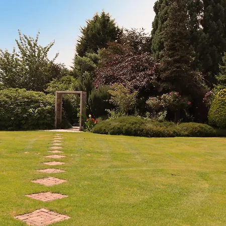 Wellness Tuin - Ultieme Partner Beleving - St Hubertus Met Indoor Jacuzzi, Openhaard, Prive Hottub En Prive Sauna In Jachthut Stijl - Gratis Fles Prosecco & Leuke Partner Connect Box ! Деревянный коттедж Хорст