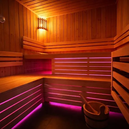 Jaktstuga Wellness Tuin Noord Limburg - Met Indoor Jacuzzi, Openhaard, Prive Hottub En Prive Sauna In Jachthut Stijl - Ultieme Partner Beleving Horst