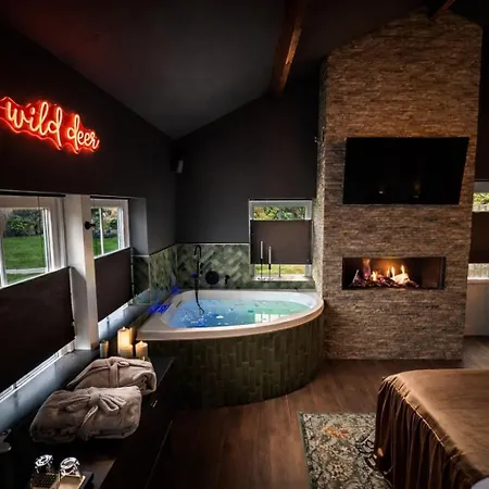 Jaktstuga Wellness Tuin Noord Limburg - Met Indoor Jacuzzi, Openhaard, Prive Hottub En Prive Sauna In Jachthut Stijl - Ultieme Partner Beleving Horst
