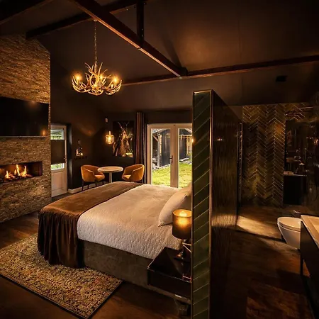Jaktstuga Wellness Tuin Noord Limburg - Met Indoor Jacuzzi, Openhaard, Prive Hottub En Prive Sauna In Jachthut Stijl - Ultieme Partner Beleving