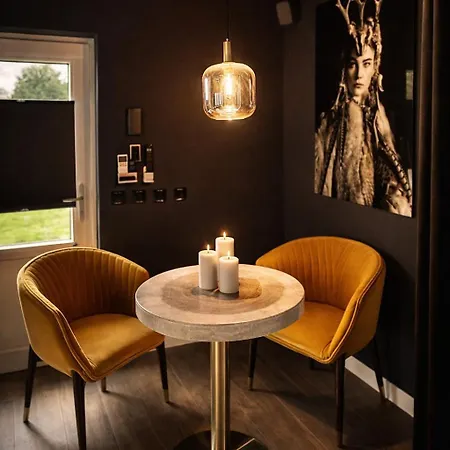 Wellness Tuin Noord Limburg - Met Indoor Jacuzzi, Openhaard, Prive Hottub En Prive Sauna In Jachthut Stijl - Ultieme Partner Beleving *