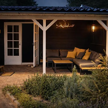 Wellness Tuin Noord Limburg - Met Indoor Jacuzzi, Openhaard, Prive Hottub En Prive Sauna In Jachthut Stijl - Ultieme Partner Beleving