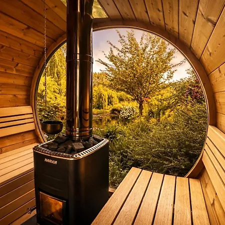 Jaktstuga Wellness Tuin Noord Limburg - Met Indoor Jacuzzi, Openhaard, Prive Hottub En Prive Sauna In Jachthut Stijl - Ultieme Partner Beleving *
