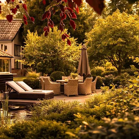 Wellness Tuin Noord Limburg - Met Indoor Jacuzzi, Openhaard, Prive Hottub En Prive Sauna In Jachthut Stijl - Ultieme Partner Beleving Jaktstuga