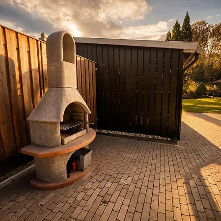 Jaktstuga Wellness Tuin Noord Limburg - Met Indoor Jacuzzi, Openhaard, Prive Hottub En Prive Sauna In Jachthut Stijl - Ultieme Partner Beleving