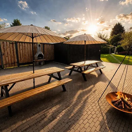 Jaktstuga Wellness Tuin Noord Limburg - Met Indoor Jacuzzi, Openhaard, Prive Hottub En Prive Sauna In Jachthut Stijl - Ultieme Partner Beleving *