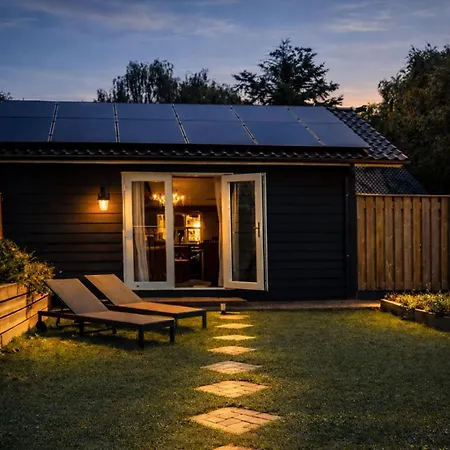 Wellness Tuin Noord Limburg - Met Indoor Jacuzzi, Openhaard, Prive Hottub En Prive Sauna In Jachthut Stijl - Ultieme Partner Beleving Jaktstuga