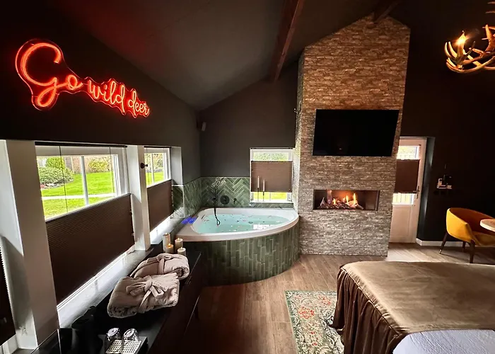 Wellness Tuin - Ultieme Partner Beleving - St Hubertus Met Jacuzzi ,openhaard, Privé Hottub En Privé Sauna In Jachthut Stijl Lodge Horst