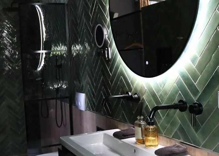 Wellness Tuin - Ultieme Partner Beleving - St Hubertus Met Indoor Jacuzzi, Openhaard, Prive Hottub En Prive Sauna In Jachthut Stijl - Gratis Fles Prosecco & Leuke Partner Connect Box ! Деревянный коттедж Хорст