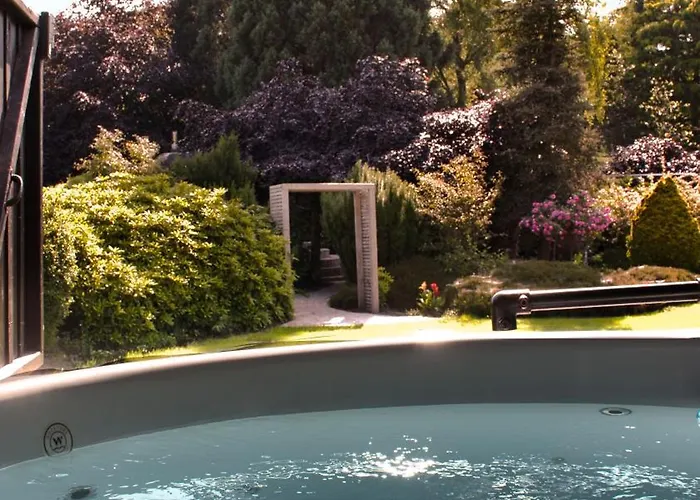 Lodge Wellness Tuin - Ultieme Partner Beleving - St Hubertus Met Jacuzzi ,openhaard, Privé Hottub En Privé Sauna In Jachthut Stijl Horst