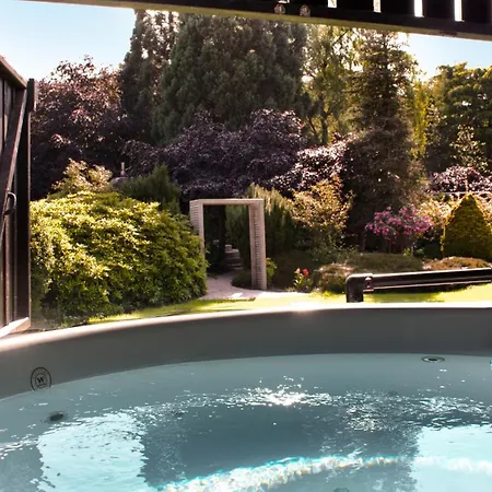 Lodge Wellness Tuin - Ultieme Partner Beleving - St Hubertus Met Jacuzzi ,openhaard, Privé Hottub En Privé Sauna In Jachthut Stijl Horst