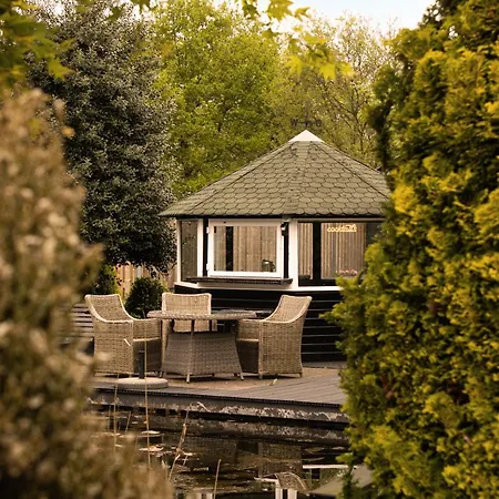 Lodge Wellness Tuin - Ultieme Partner Beleving - St Hubertus Met Jacuzzi ,openhaard, Privé Hottub En Privé Sauna In Jachthut Stijl *