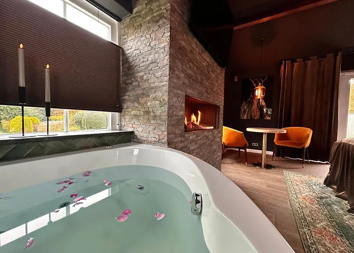 بيت خشبي Wellness Tuin - Ultieme Partner Beleving - St Hubertus Met Indoor Jacuzzi, Openhaard, Prive Hottub En Prive Sauna In Jachthut Stijl - Gratis Fles Prosecco & Leuke Partner Connect Box !