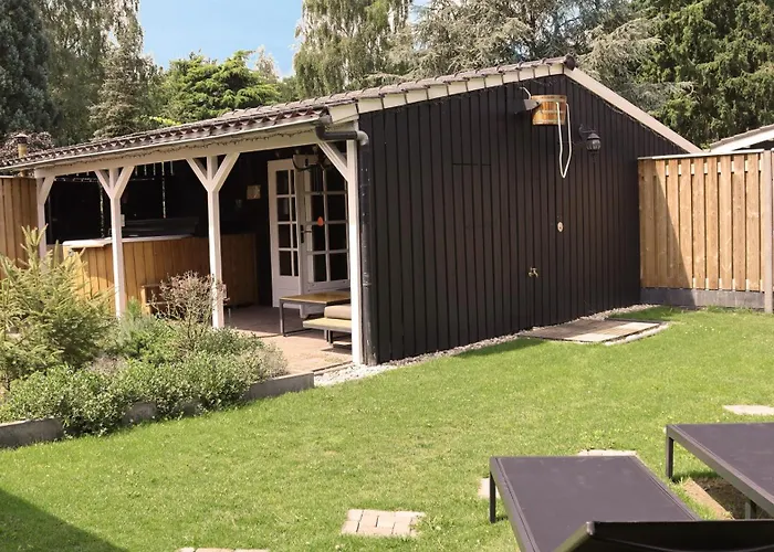 Wellness Tuin - Ultieme Partner Beleving - St Hubertus Met Indoor Jacuzzi, Openhaard, Prive Hottub En Prive Sauna In Jachthut Stijl - Gratis Fles Prosecco & Leuke Partner Connect Box ! بيت خشبي *